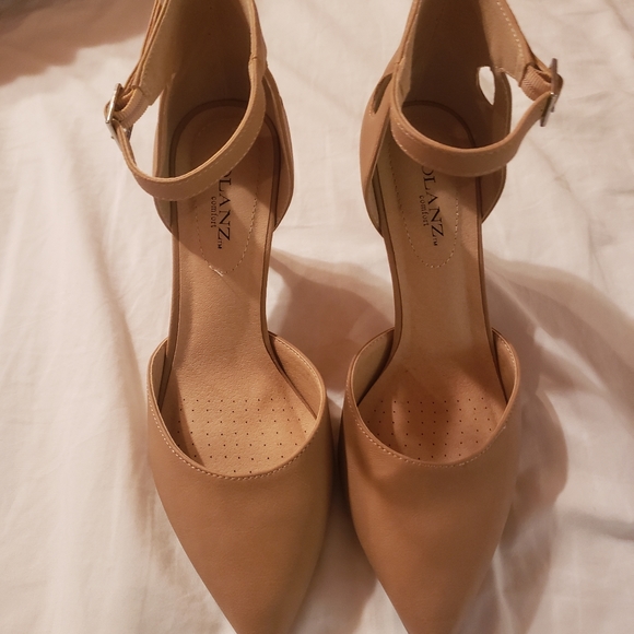 Heels - Picture 2 of 2